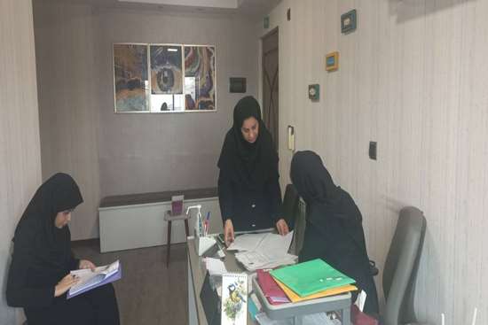 بازدید مشترک کارشناس مدیریت امور پرستاری و کارشناس مدیریت نظارت و اعتباربخشی دانشگاه از یک مرکز مراقبت در منزل شهر رشت 