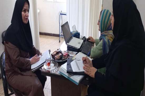بازدید مشترک کارشناس مدیریت امور پرستاری و کارشناس نظارت بر درمان شبکه بهداشت و درمان شهرستان لاهیجان از یک مرکز مراقبت در منزل  