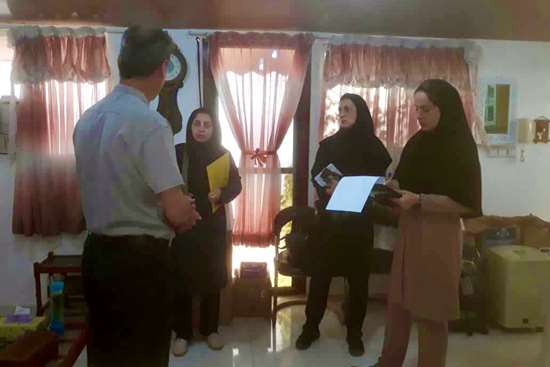 بازدید مشترک کارشناس مدیریت امور پرستاری و کارشناس نظارت بر درمان شبکه بهداشت و درمان شهرستان رودسر از یک مرکز مراقبت در منزل شه 